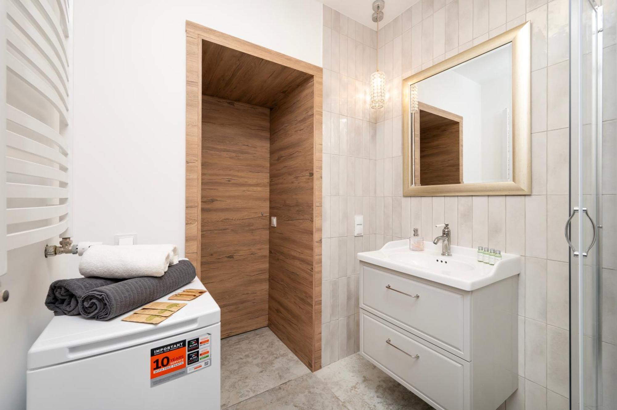 Lodz Jaracza Apt - Workspace, Parking, Park Nearby - By Rentujemy 外观 照片